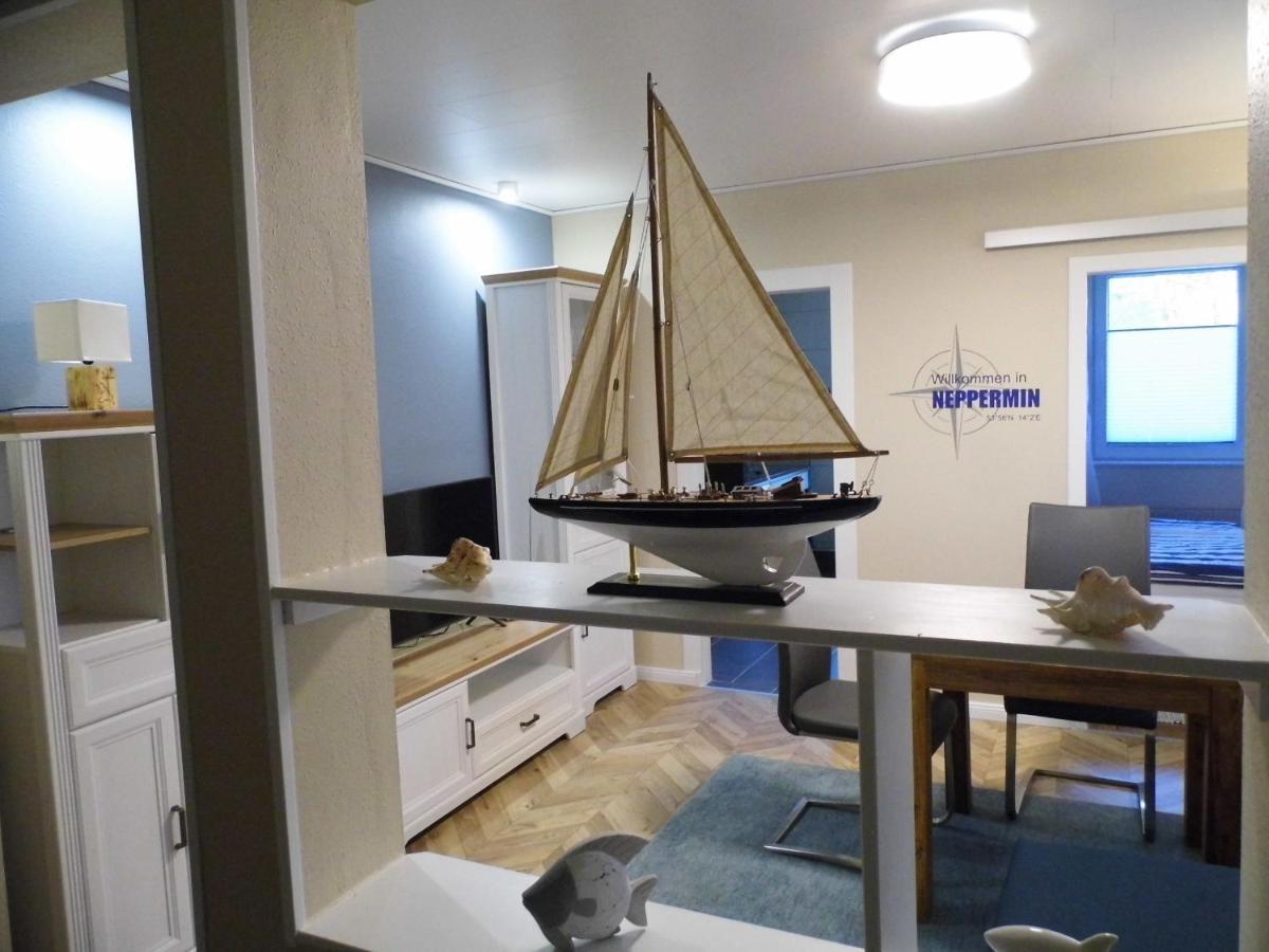 Ferienwohnung Seerose Neppermin エクステリア 写真