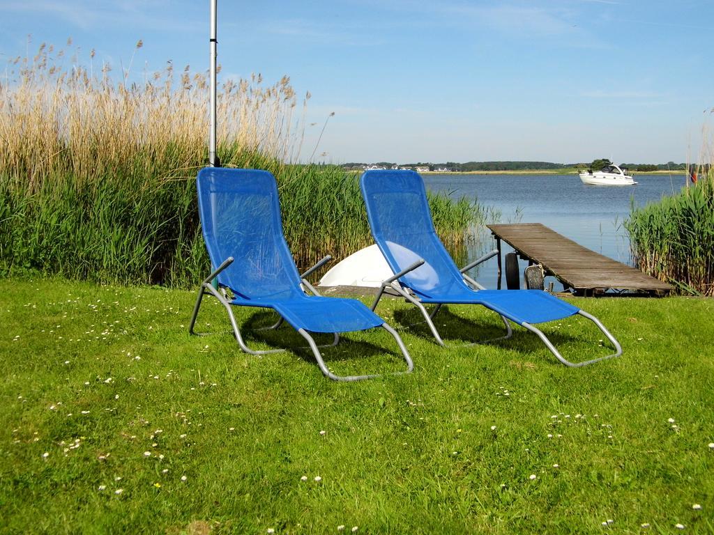 Ferienwohnung Seerose Neppermin エクステリア 写真